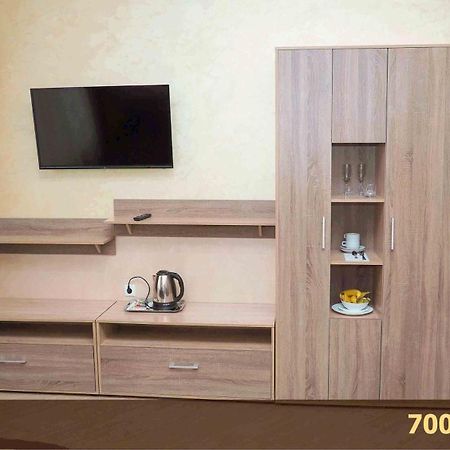 Hotel "Nizhyn" Екстериор снимка