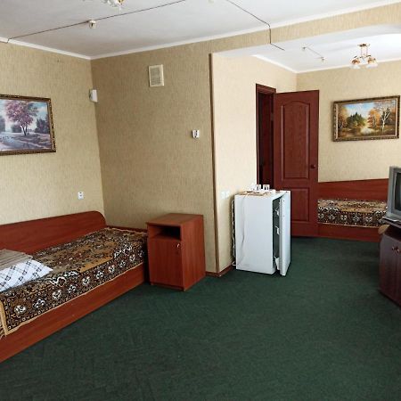 Hotel "Nizhyn" Екстериор снимка