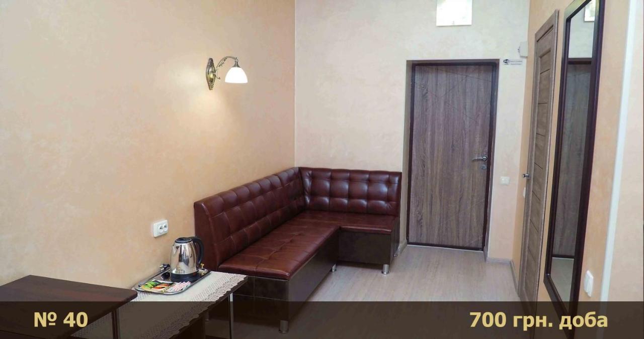 Hotel "Nizhyn" Екстериор снимка