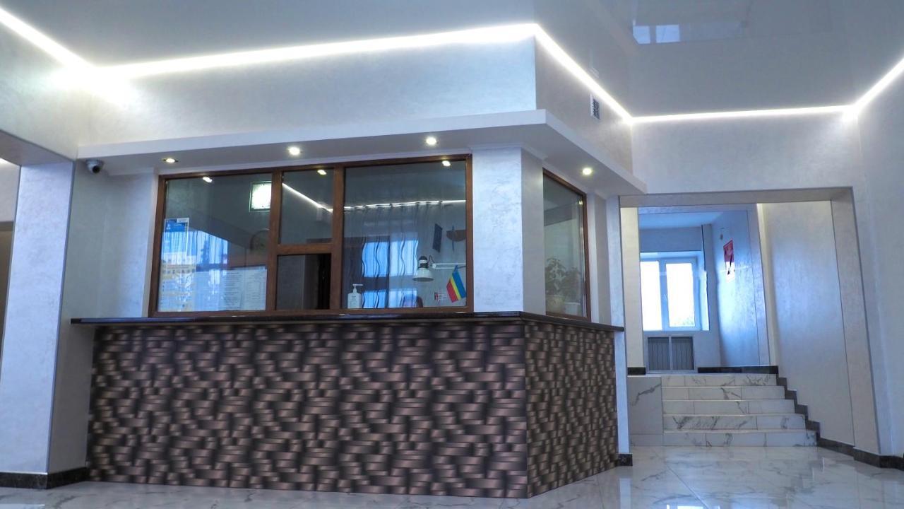 Hotel "Nizhyn" Екстериор снимка