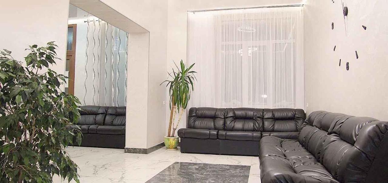 Hotel "Nizhyn" Екстериор снимка