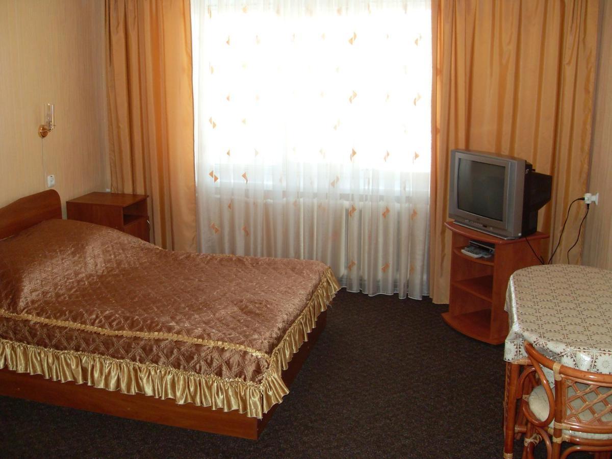 Hotel "Nizhyn" Екстериор снимка