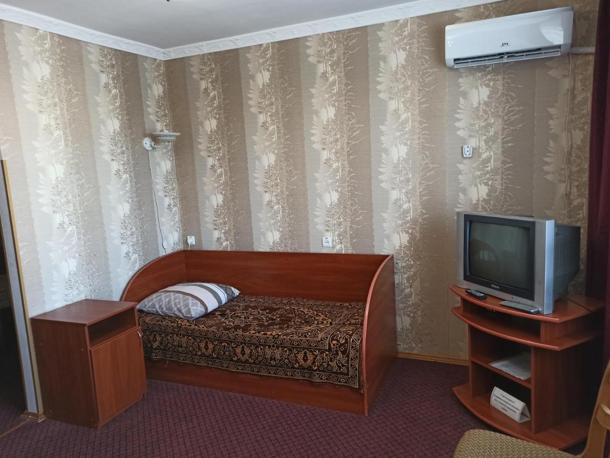 Hotel "Nizhyn" Екстериор снимка