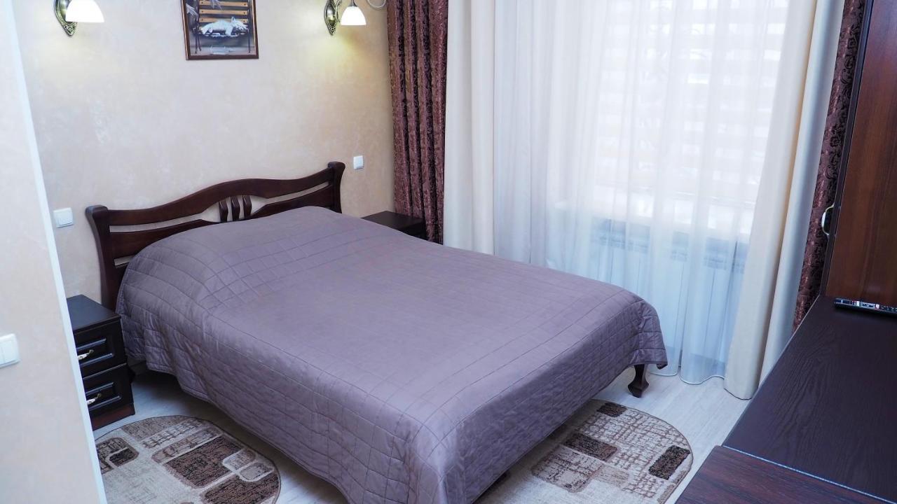 Hotel "Nizhyn" Екстериор снимка