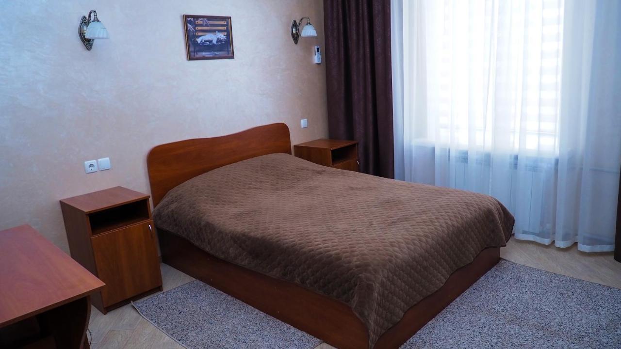 Hotel "Nizhyn" Екстериор снимка