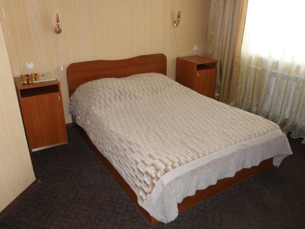 Hotel "Nizhyn" Екстериор снимка