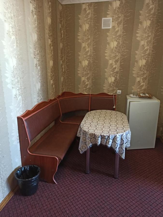 Hotel "Nizhyn" Екстериор снимка