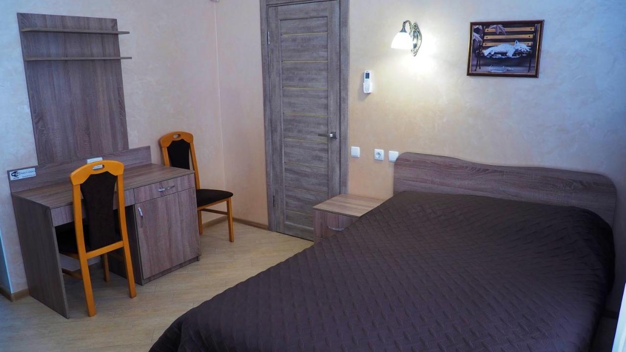 Hotel "Nizhyn" Екстериор снимка