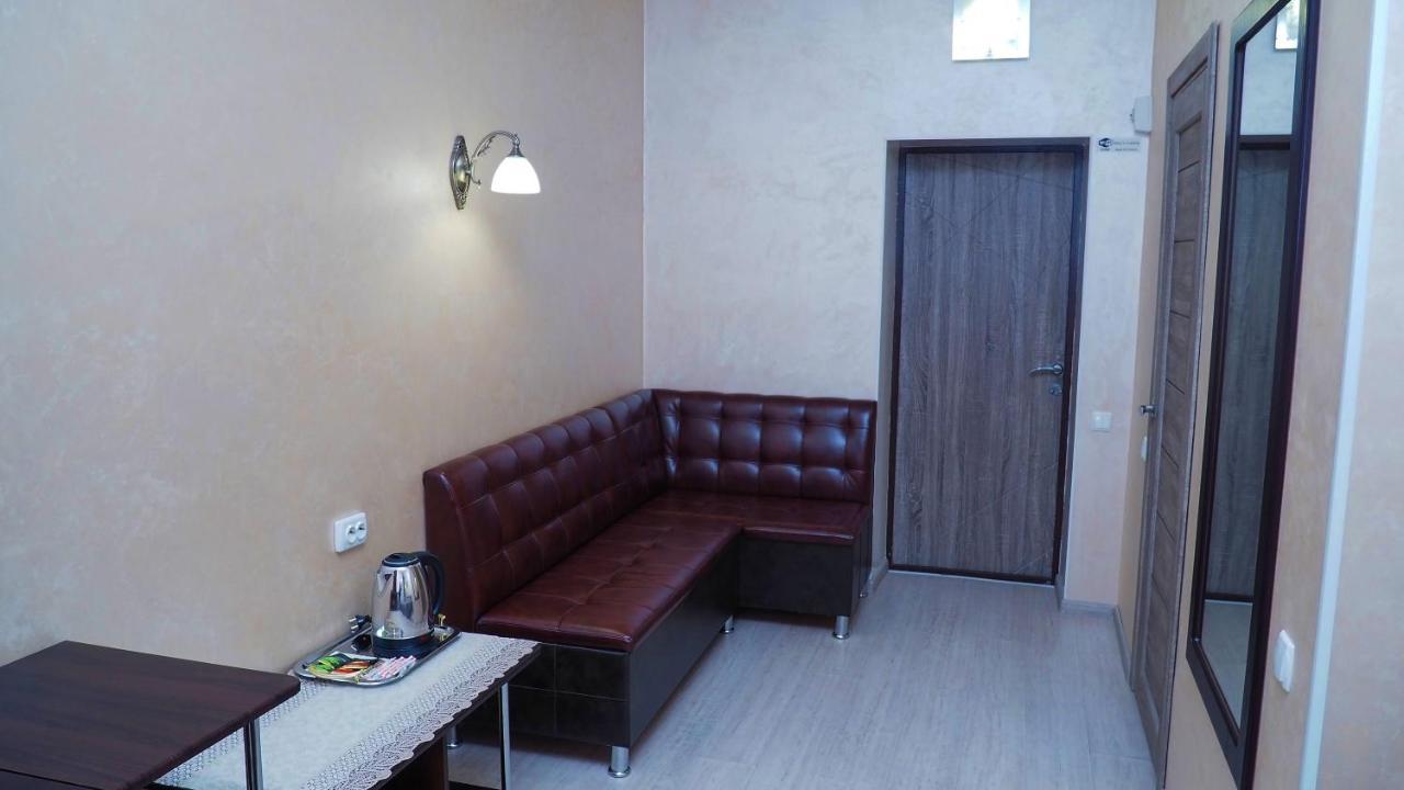 Hotel "Nizhyn" Екстериор снимка
